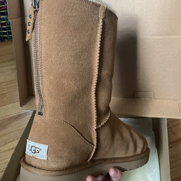 Good used condition UGG Classic Short - Picture 5 of 10